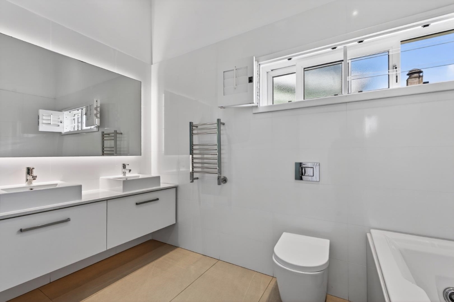 3 Bedroom Property for Sale in Vredehoek Western Cape